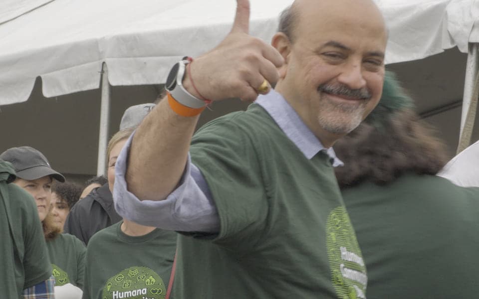 Humana volunteer giving a thumbs up mid-event